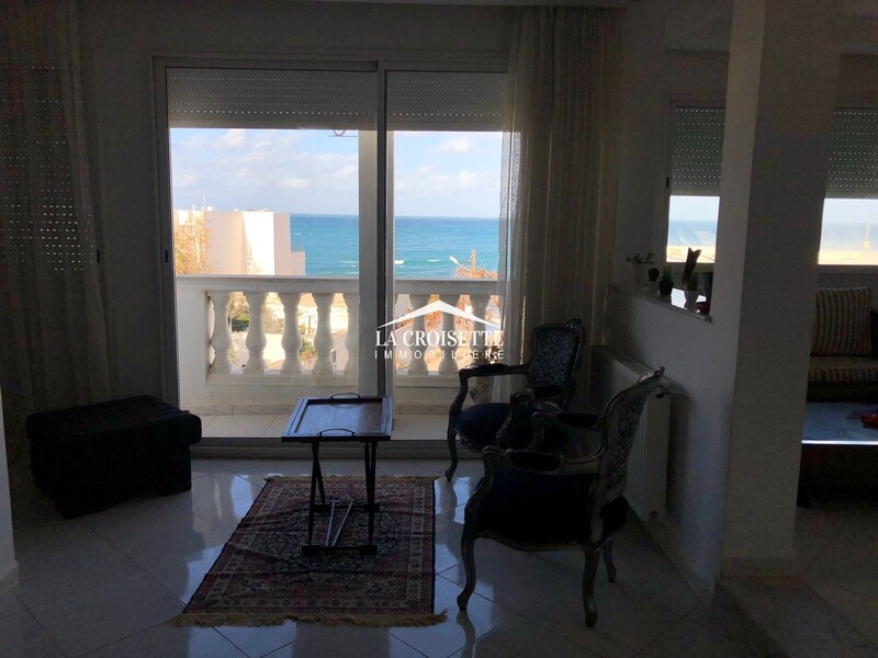 Etage de villa meublé S+3 vue sur mer à La Marsa